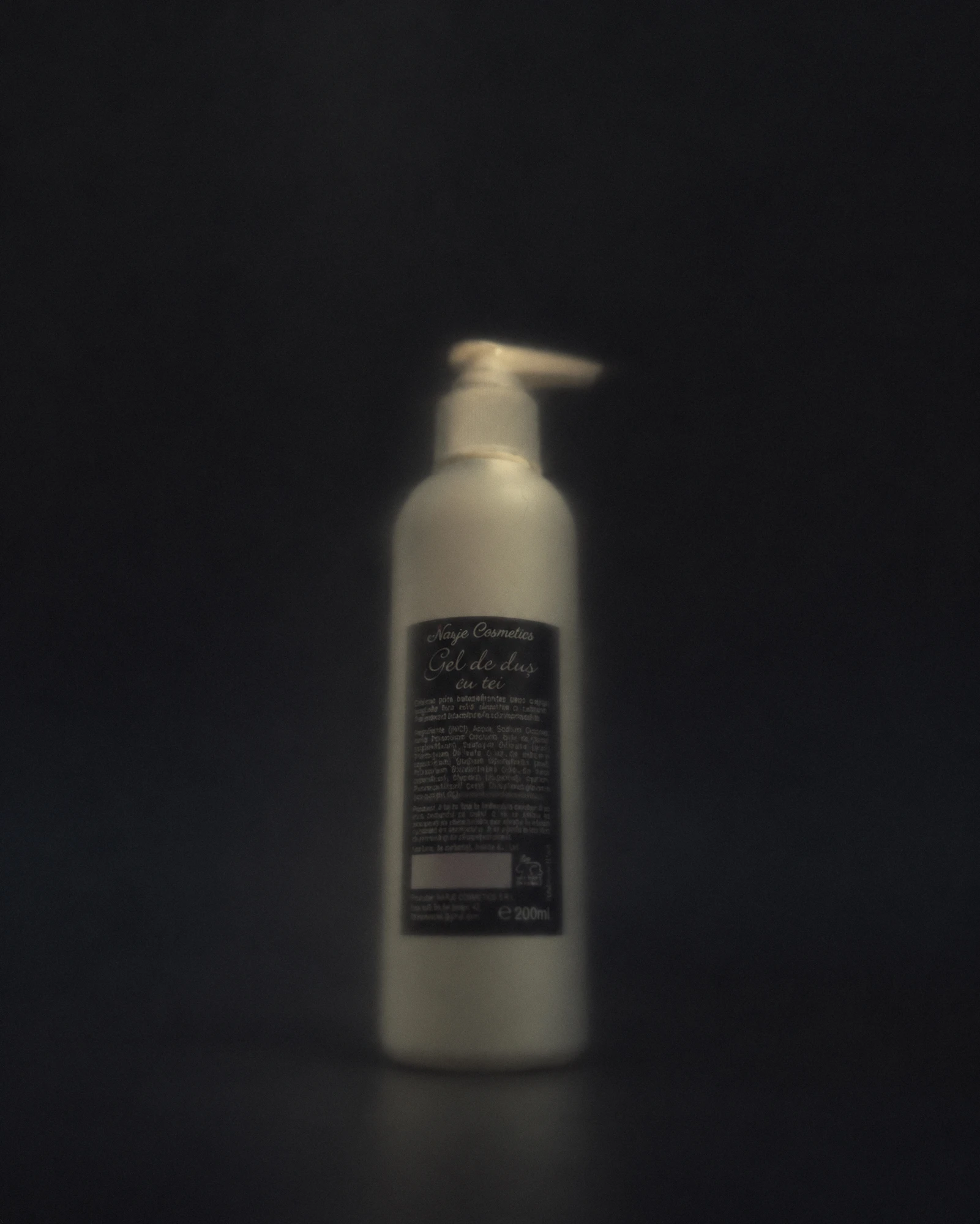 Gel de duș natural cu tei, 200 ml, în penumbră