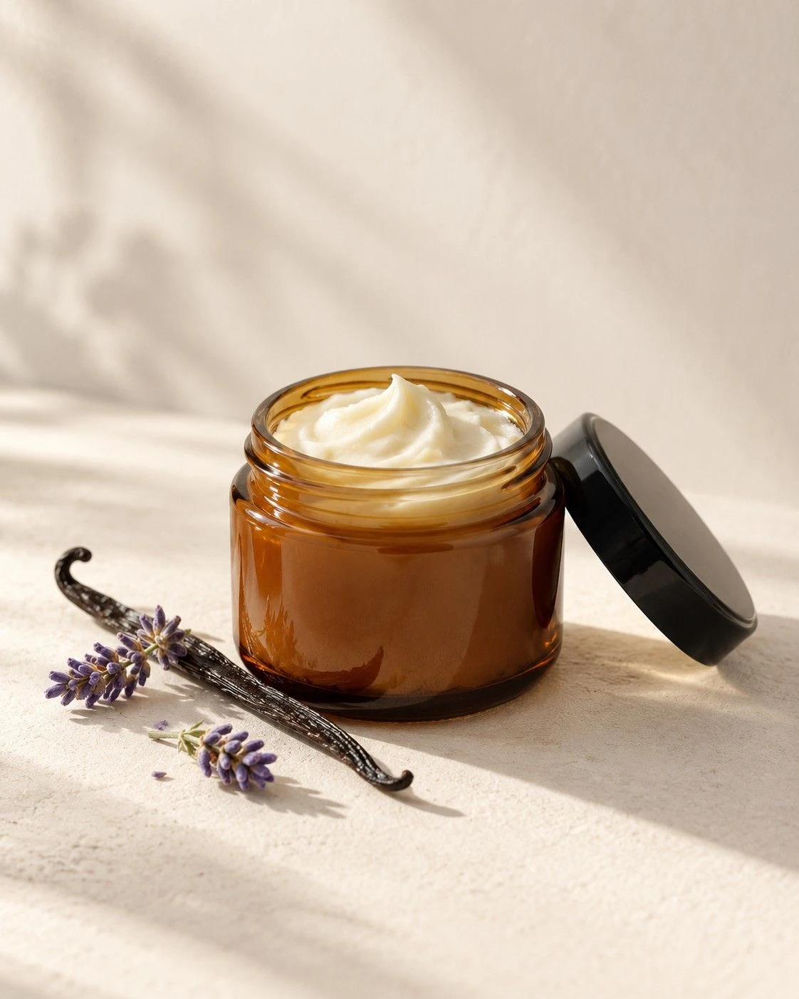 Unt de corp natural cu vanilie, patchouli și lavandă, 100 ml