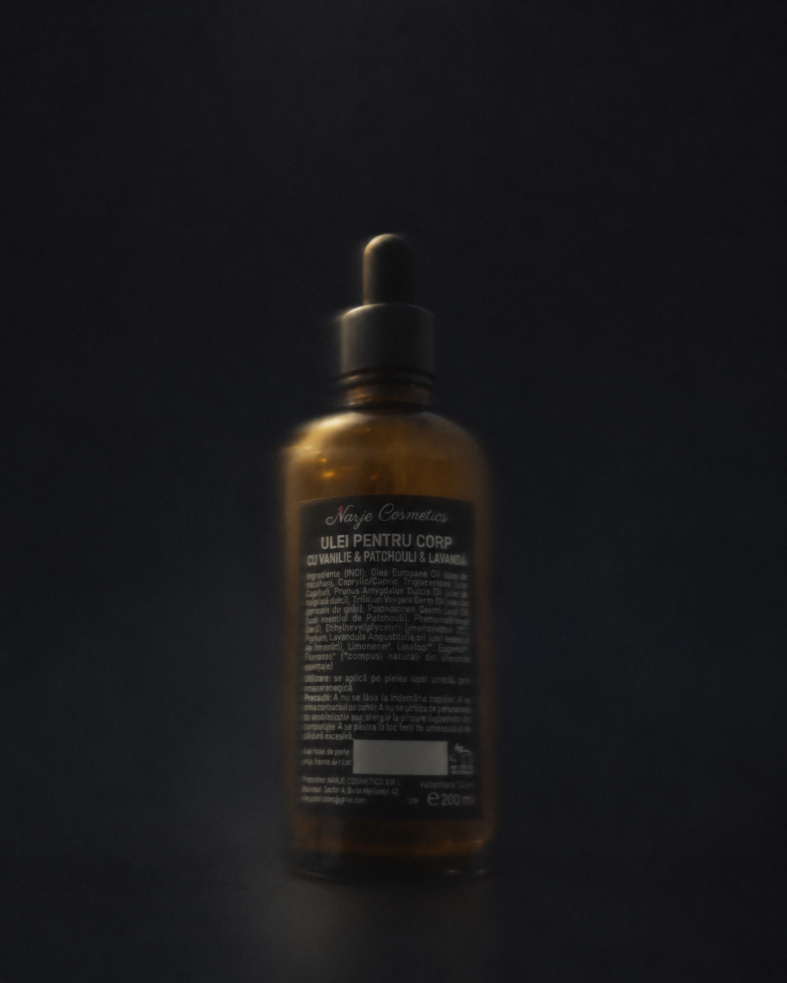 Ulei de corp natural cu vanilie, patchouli și lavandă, 100 ml, în penumbră