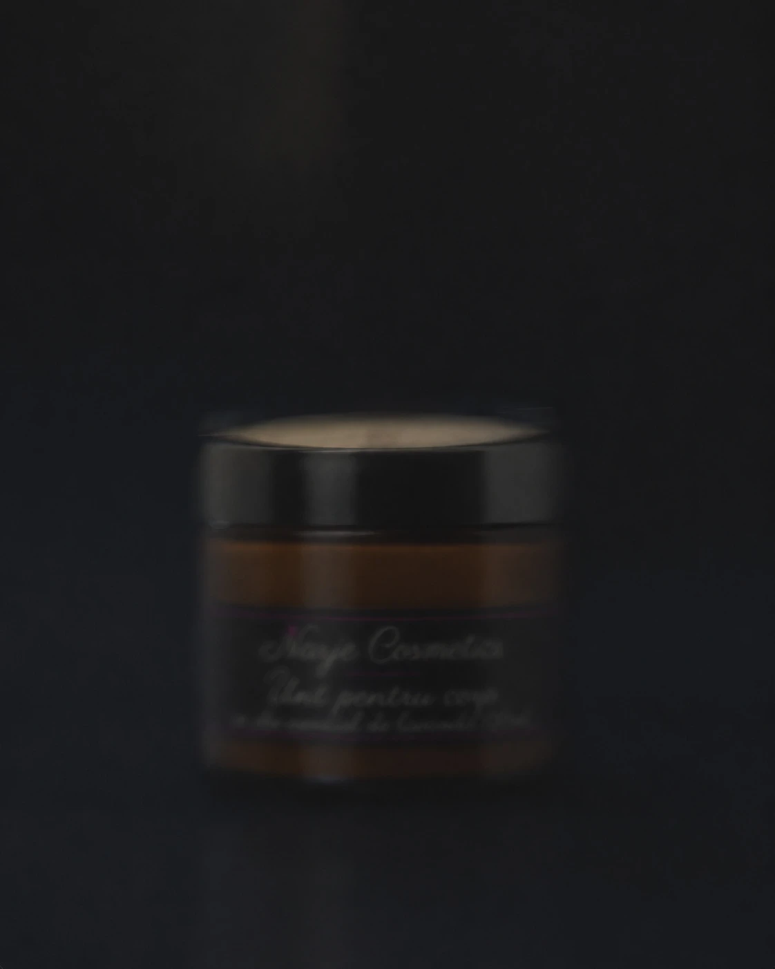 Unt de corp natural cu ulei esențial de lavandă, 100 ml, în penumbră